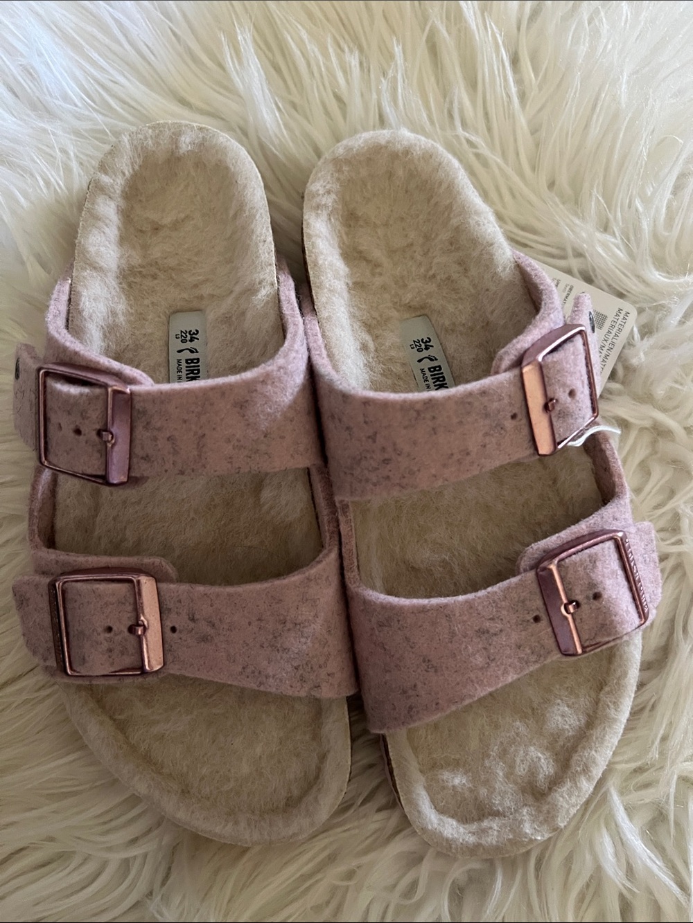 ❤️❤️‍🔥✂️Birkenstock Kids Pink Fuzzy Two-Strap Sandals with Rose Gold Buckles